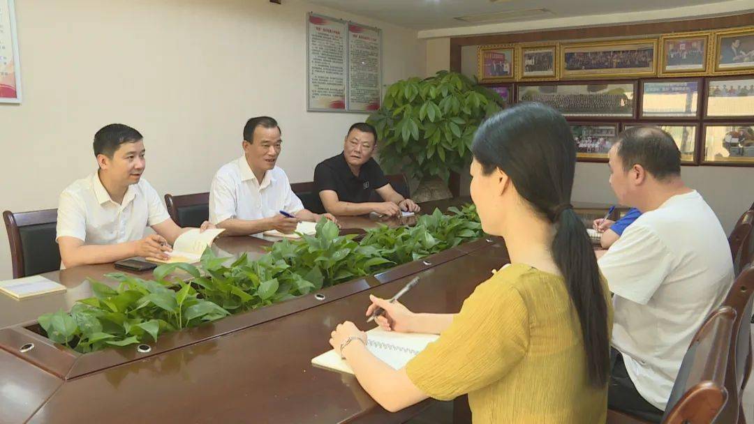 陈店商会会长洪锦南说:"我们商会是从2005年1月25日成立至今已有18年