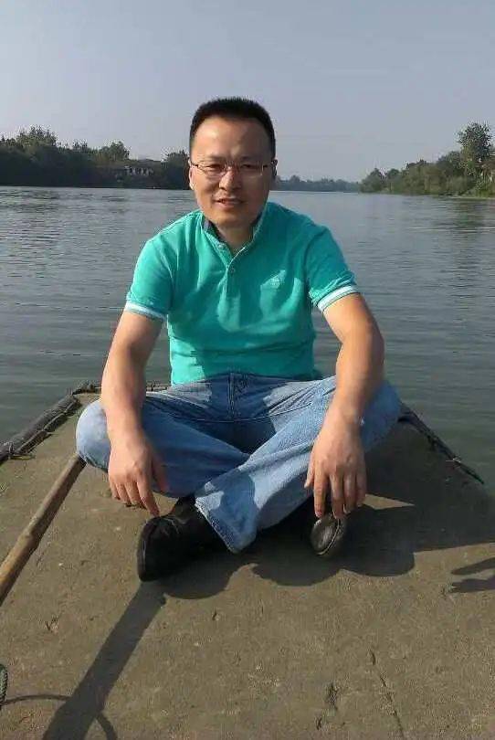 作者简介刘歌,男,籍贯:安徽,居住广东.爱好文学,喜欢写作.