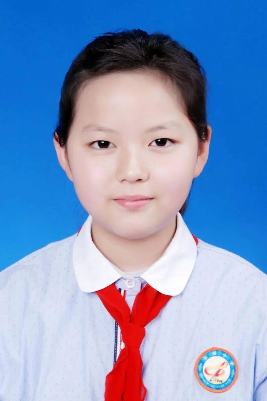 陈亦珂02男,汉族,2012年11月出生,现就读于罗平县九龙小学四年级(2)班