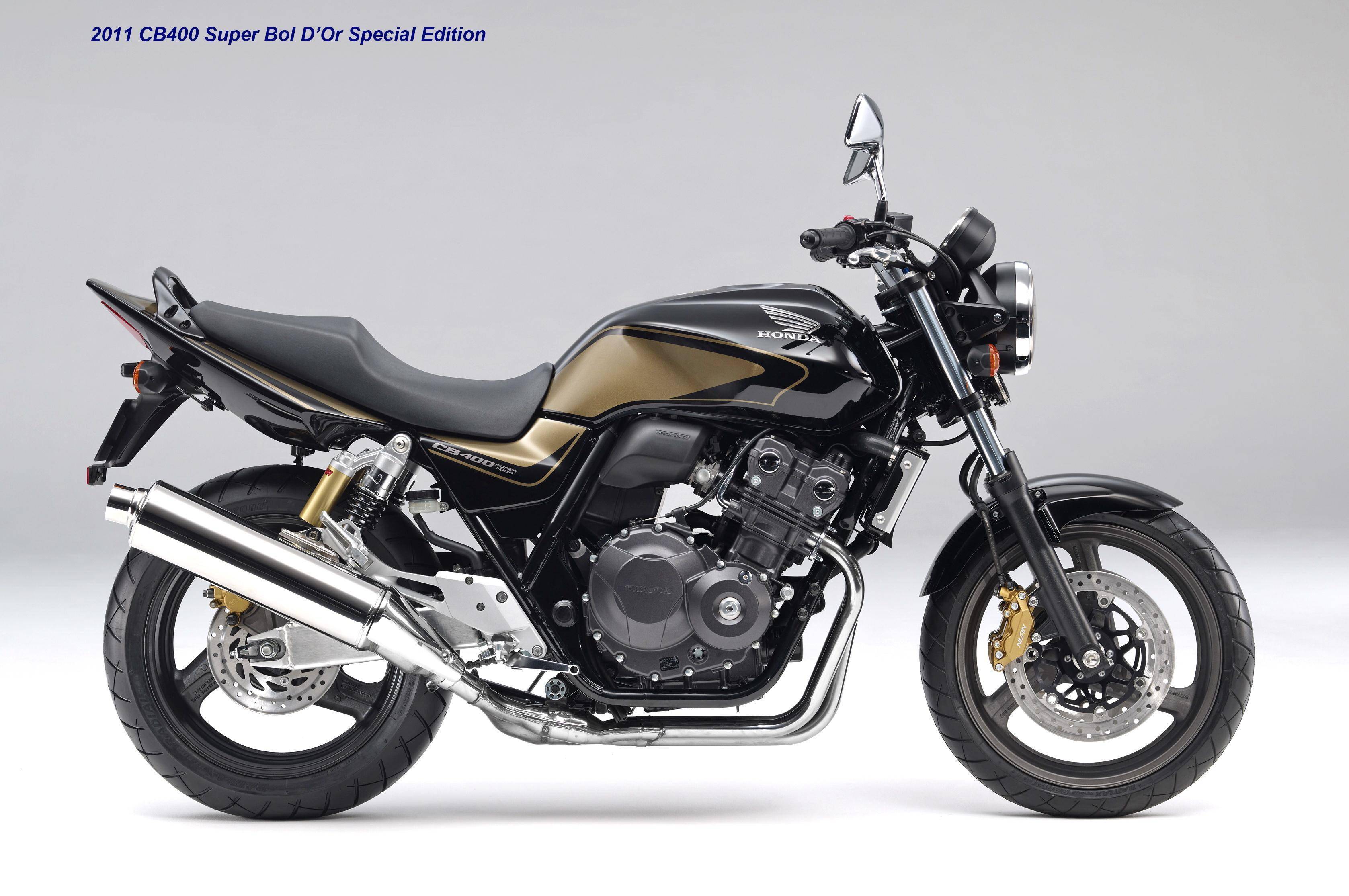 而 2013 年销售的标准款 cb400 super four/cb400 super boldor,则是