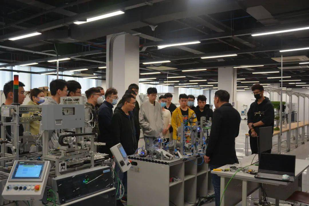 学员访谈 | 双胞胎爸爸,零基础成功转行自动化工程师_指南车_制造