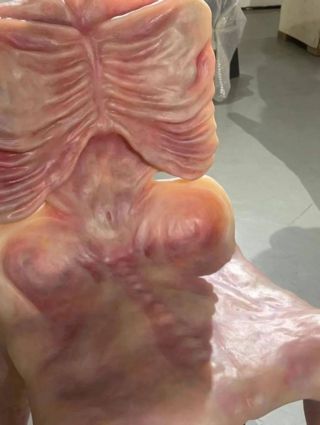 资讯分享丨川美毕设惊现"人肉椅子",00后美术生真会玩!