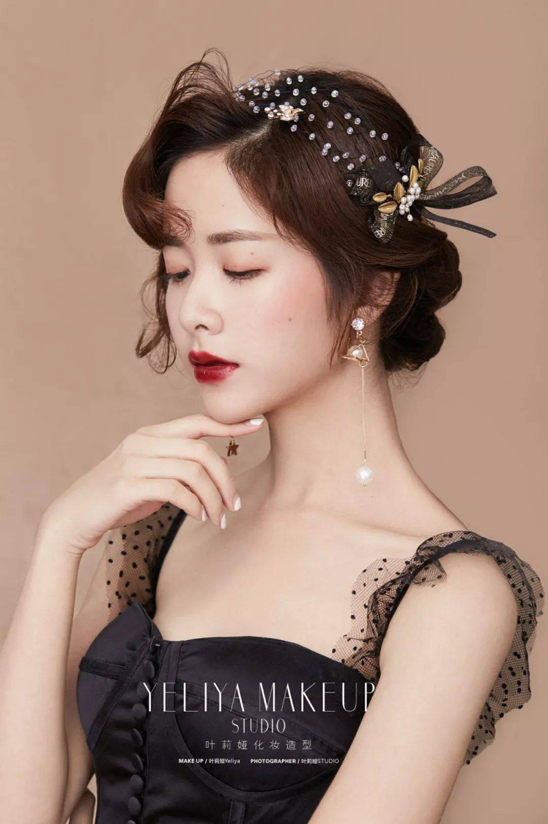 婚礼敬酒礼服新娘造型 简约精致大方