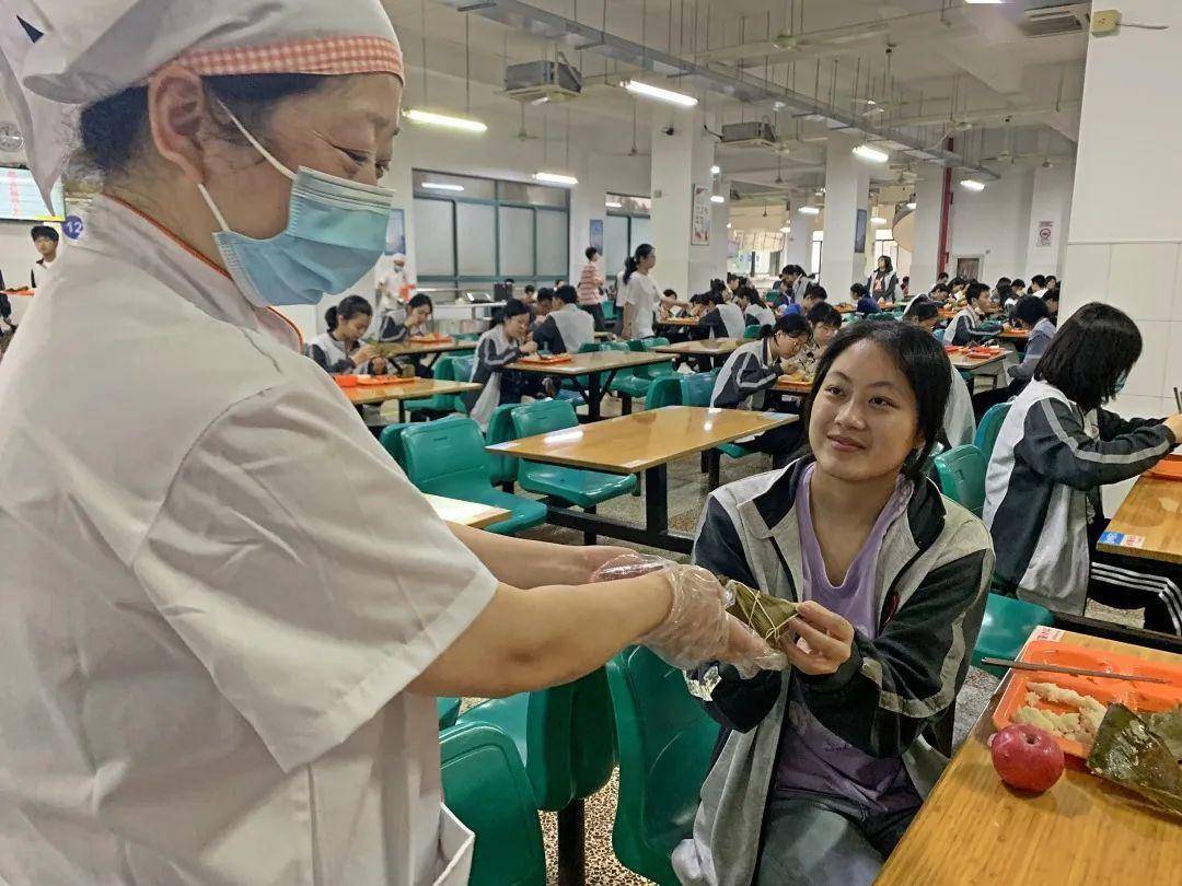 松江二中送上"苹"安,高"粽"祝福,松江一中送上一举高"粽"祝福,上师大