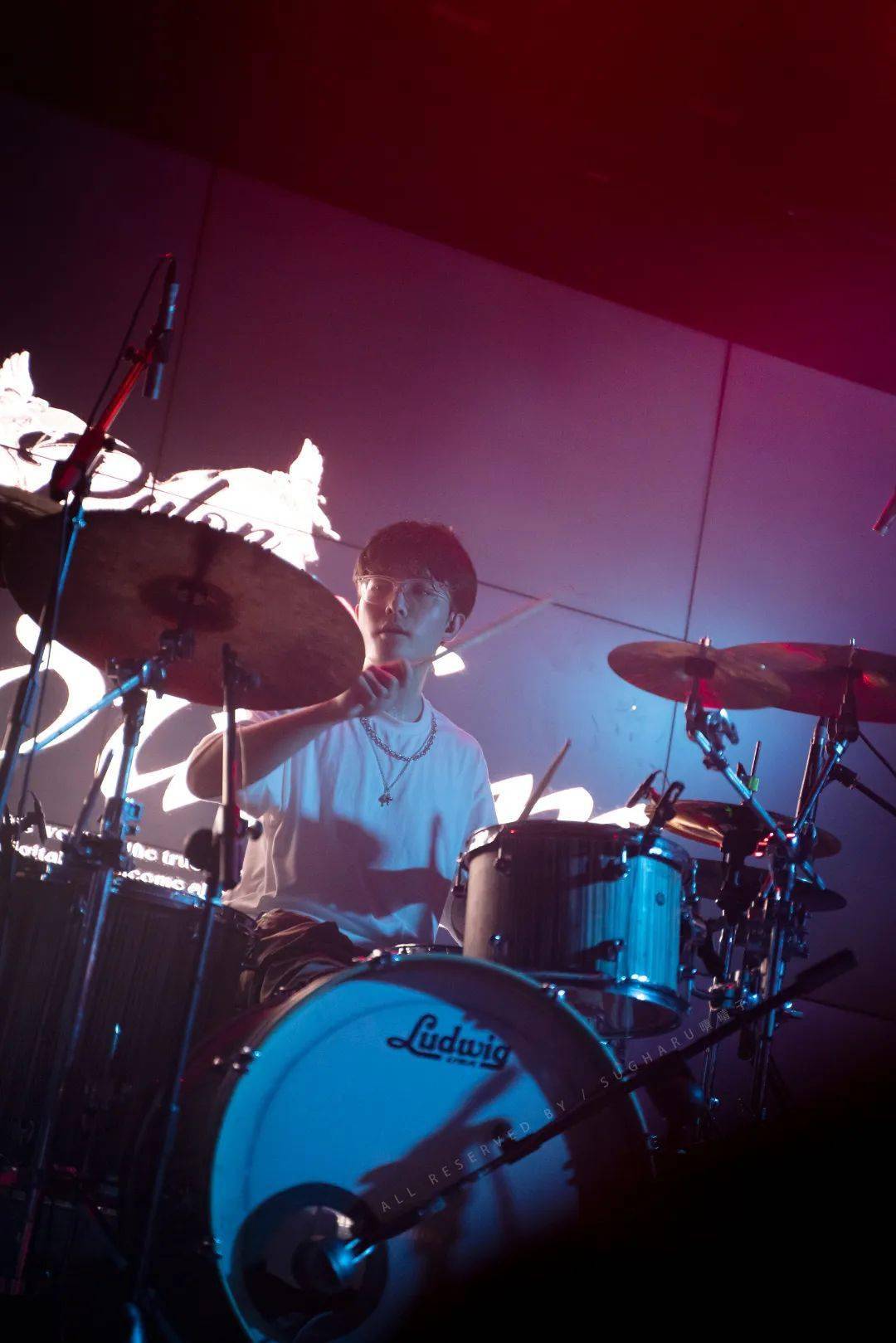 等多个乐队担任鼓手和编曲混音,期间参与了专辑 remake , pendulum