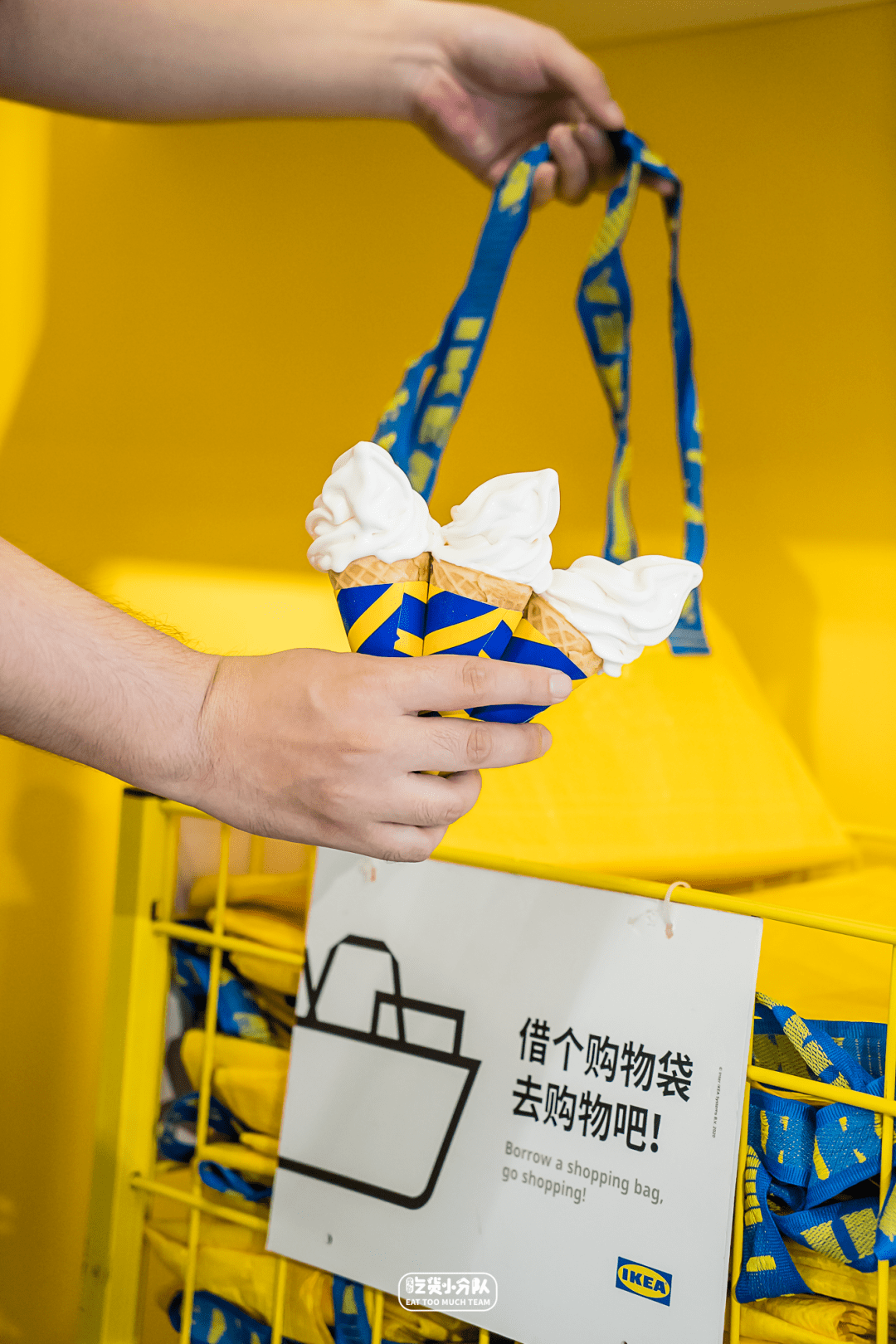 奶香:★★★★★甜度:★★★★★"穷鬼快乐冰淇淋,一手就能炫三个"1块