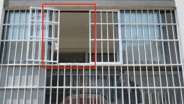 警惕,又是防盗窗出事了!_火灾_救援_人员