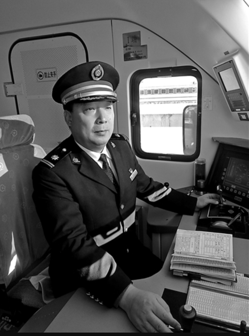 新疆乌鲁木齐铁路局机车司机高宏宝——干工作要做"火车头"_列车_行车