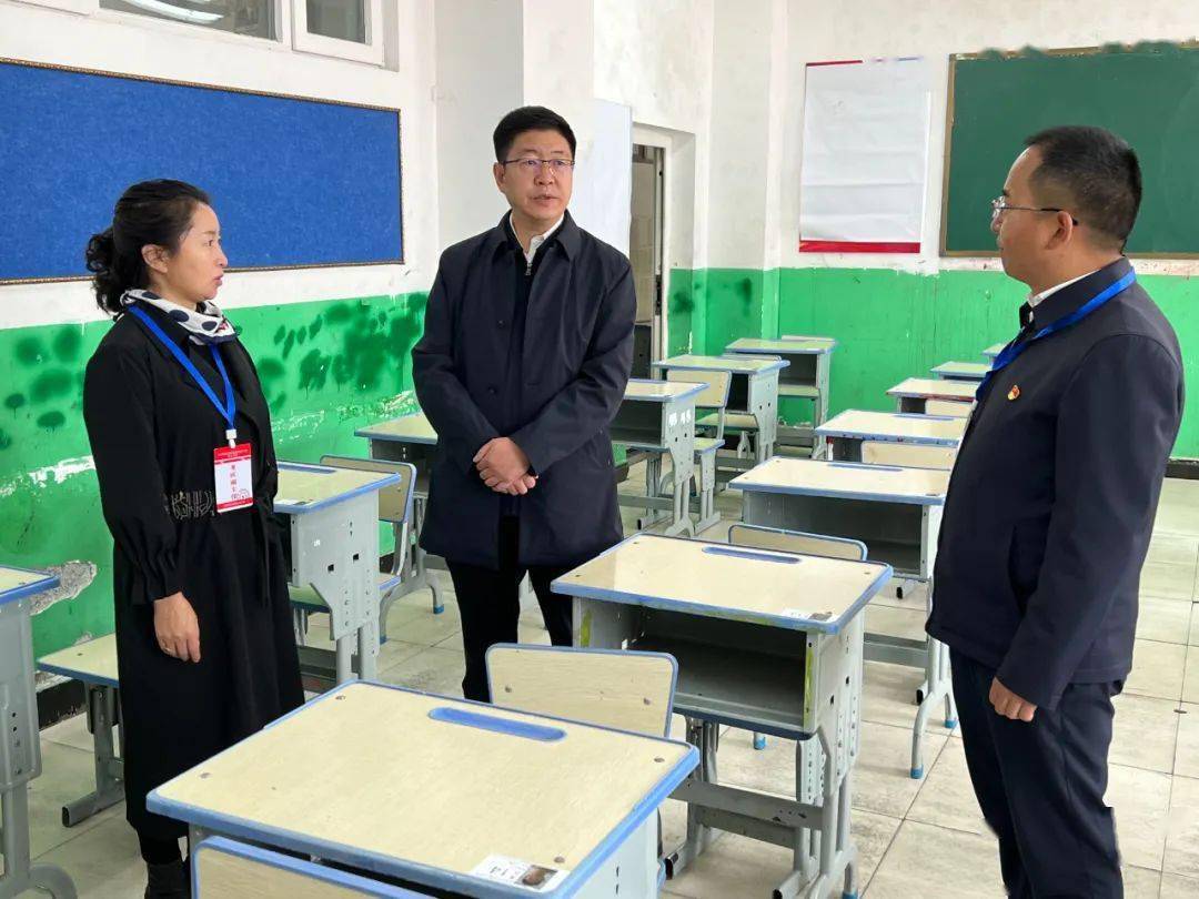 叶万彬在调研检查高考准备工作时强调:以精益求精的态度 热情周到的