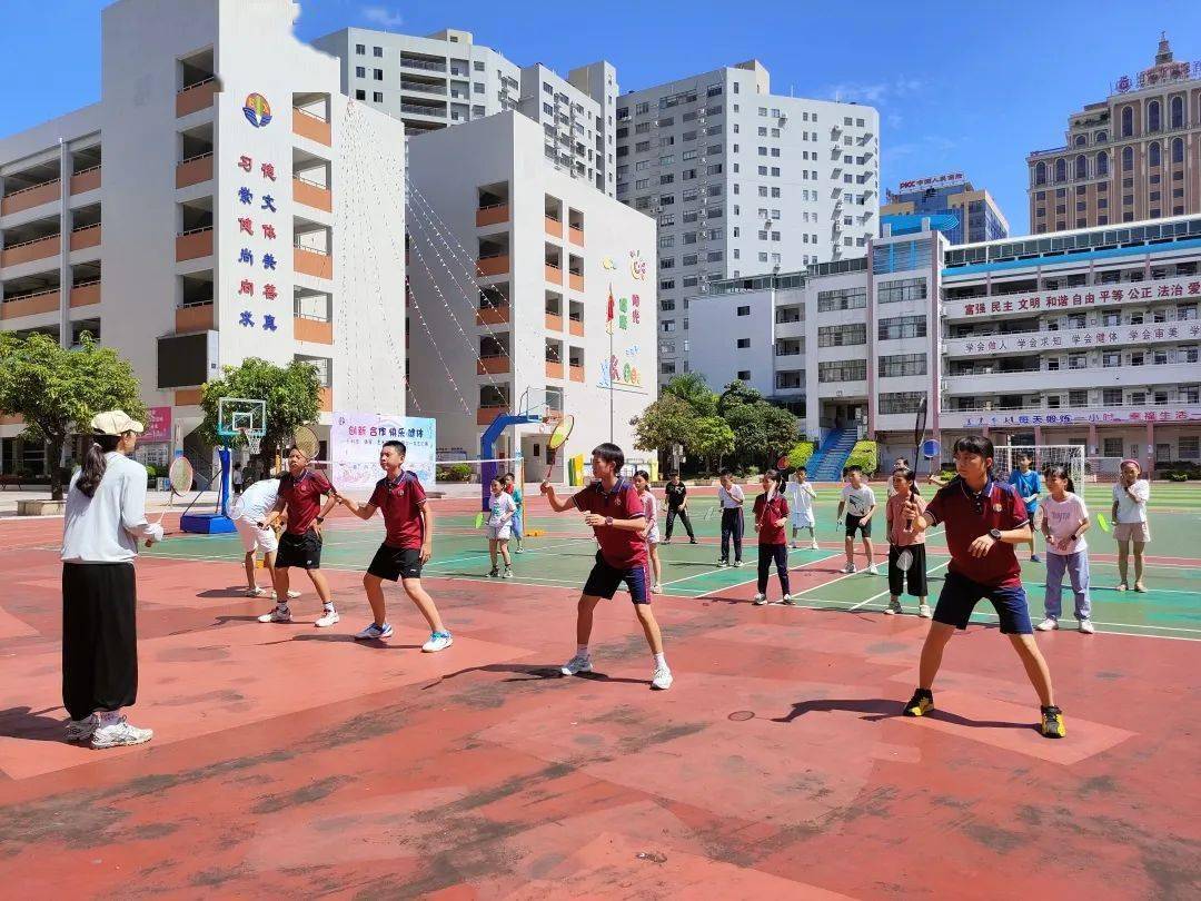 河源市第二小学羽毛球健儿训练日常一直以来,河源市第二小学高度重视