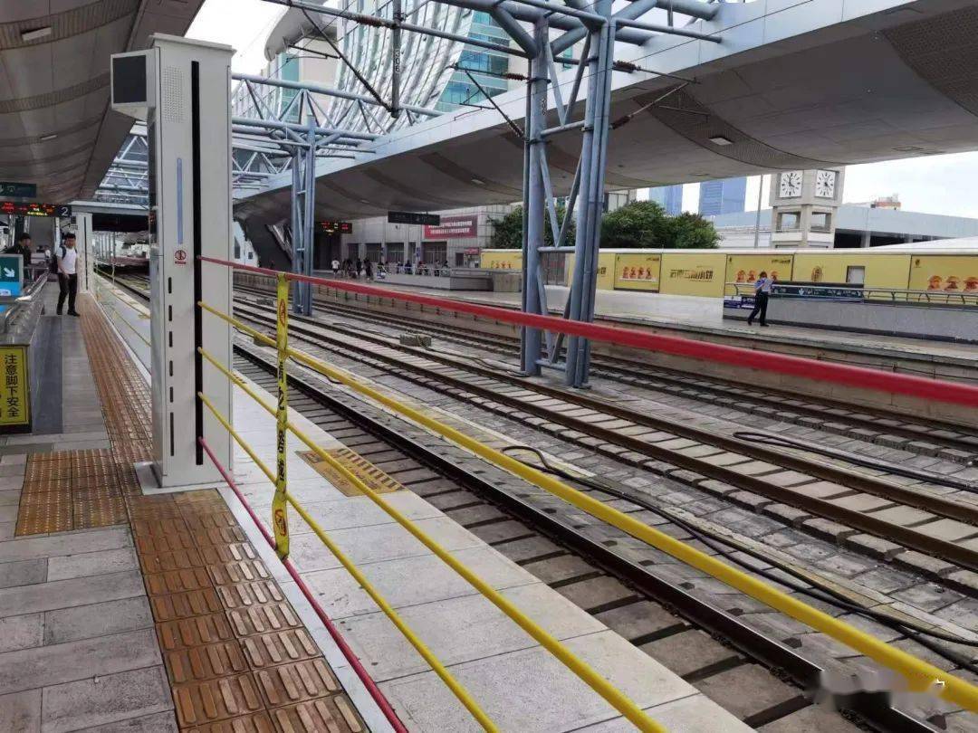 "地铁门"装上了高铁站台,可以称之为"安全门"(苏州站,自贡站和昆明站