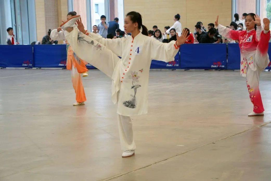 王佳恆女子甲組 16 式太極拳 王笑晗男子甲組 32 式太極劍 曾威望集體