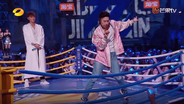 《青年π计划》:何炅放飞自我,写了3个字,吴建豪黄子韬一脸懵_节目