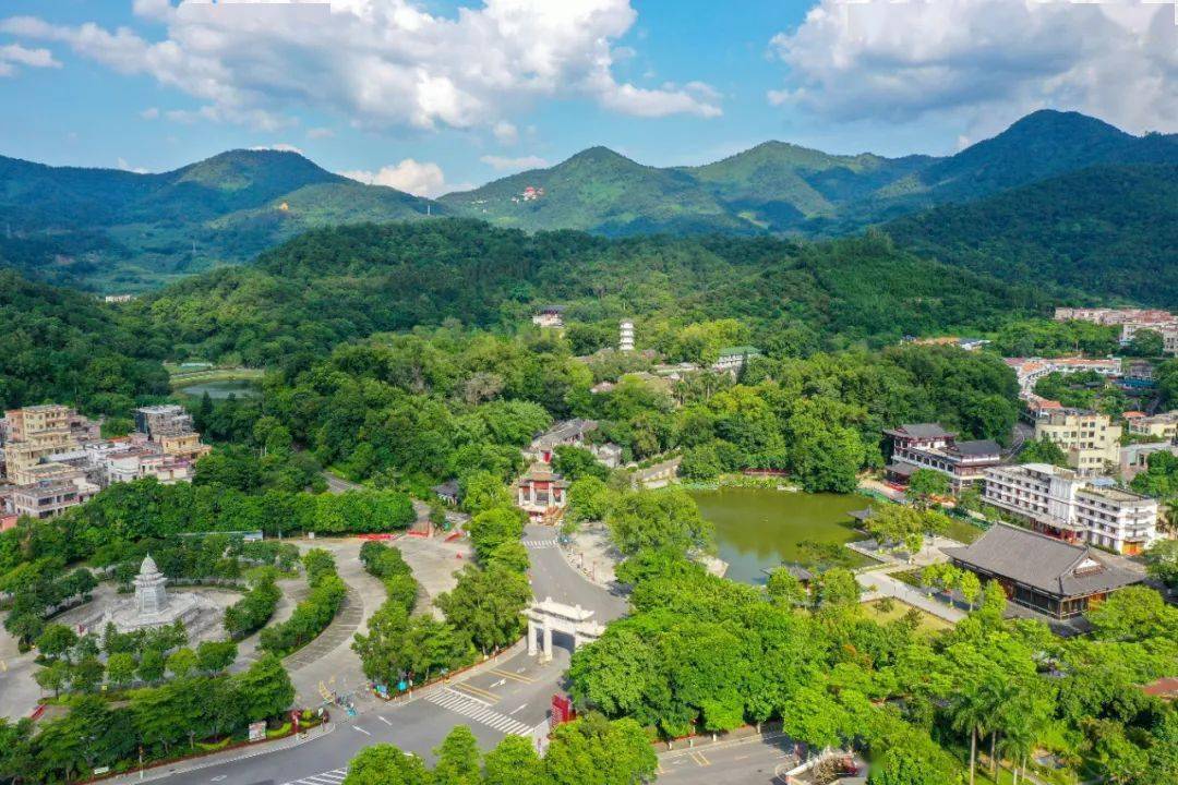 景点在新兴,有种体验叫全域旅游前来祈福观光吸引来自全国各地的游客