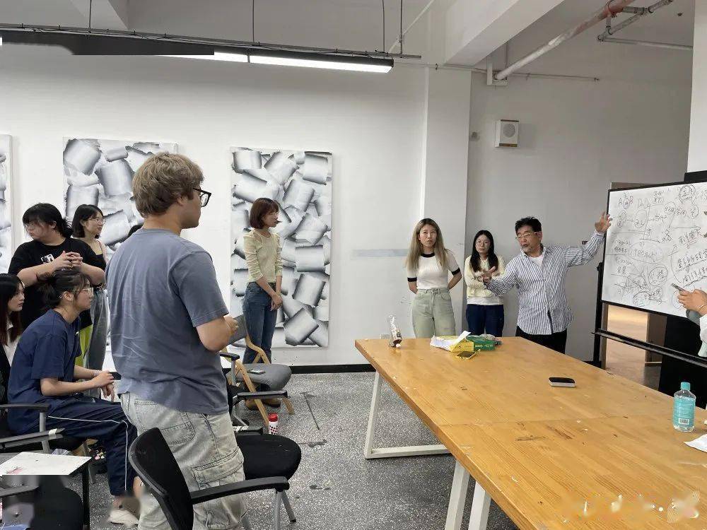 期间保科丰巳教授为李迪综合绘画工作室的学生开展了为期三天的工作坊