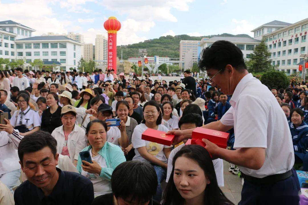 庄浪县第四中学图片