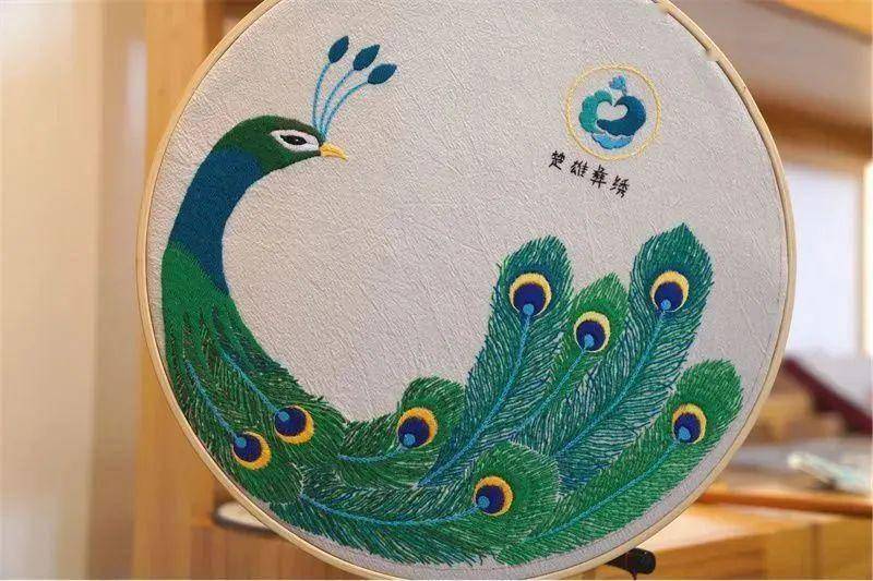 楚雄彝绣·秀出美好生活丨楚雄彝绣打造东西部协作"楚雄样板"_文化