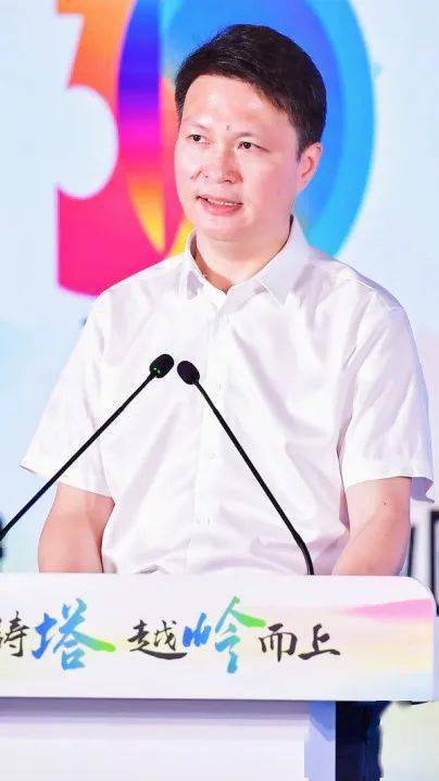 为主题的定安·塔岭工业园区三十周年暨招商推介会在定安春阳酒店举行