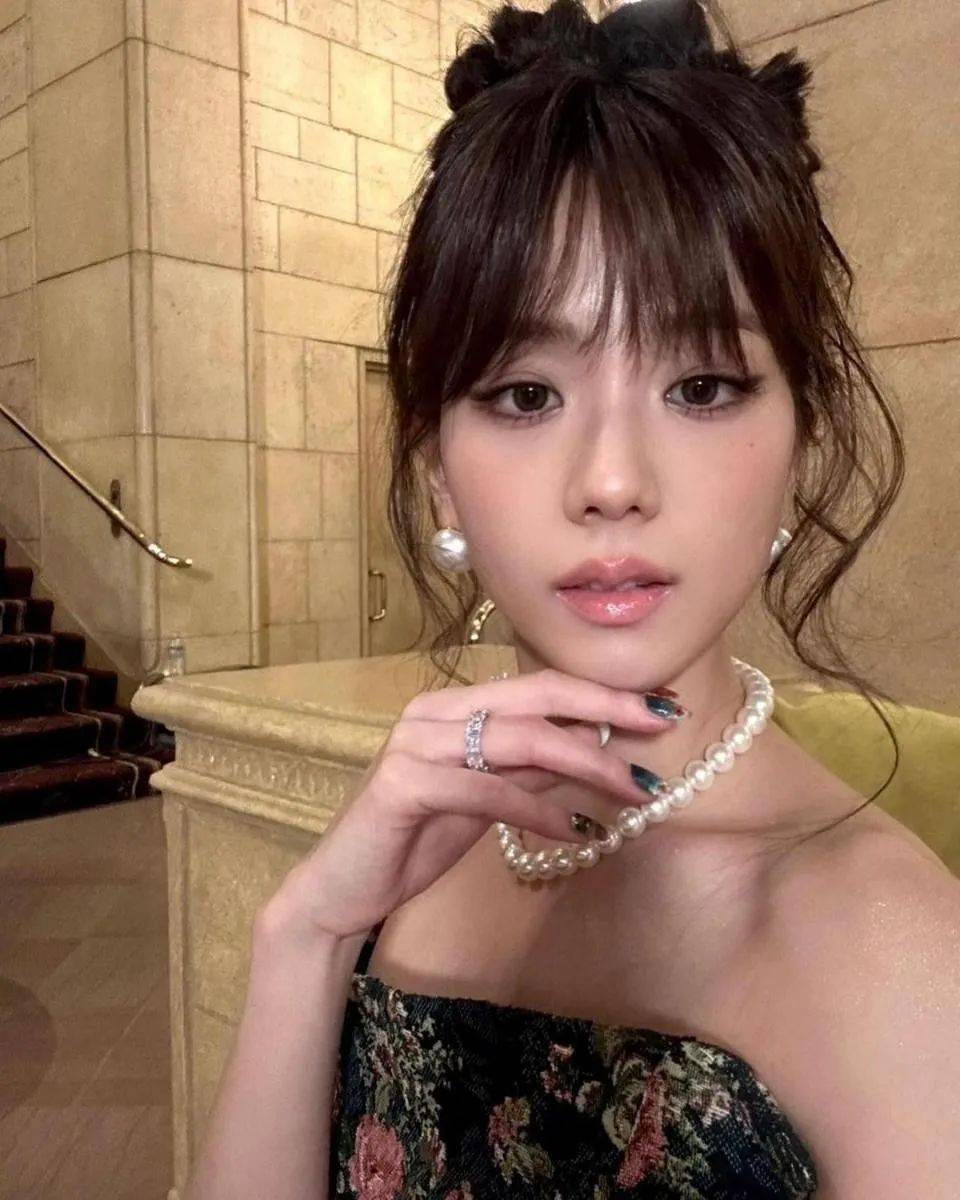 《flower》同款彩妆学一学_jisoo_专辑_眼影