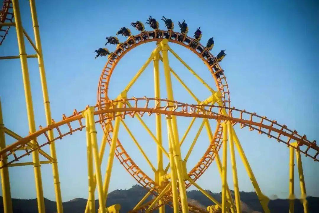 大型游乐园:五龙山游乐园位于辉县常村镇五龙山响水河主题公园之内