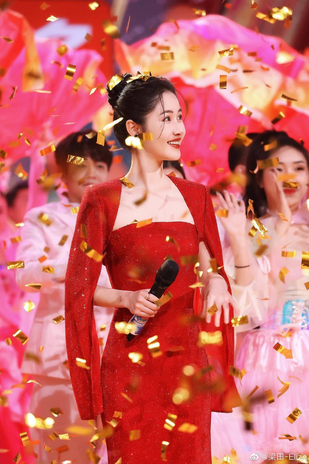 主持人梁田从芒果离职:曾焦虑得整夜无眠_台里_节目_晚会