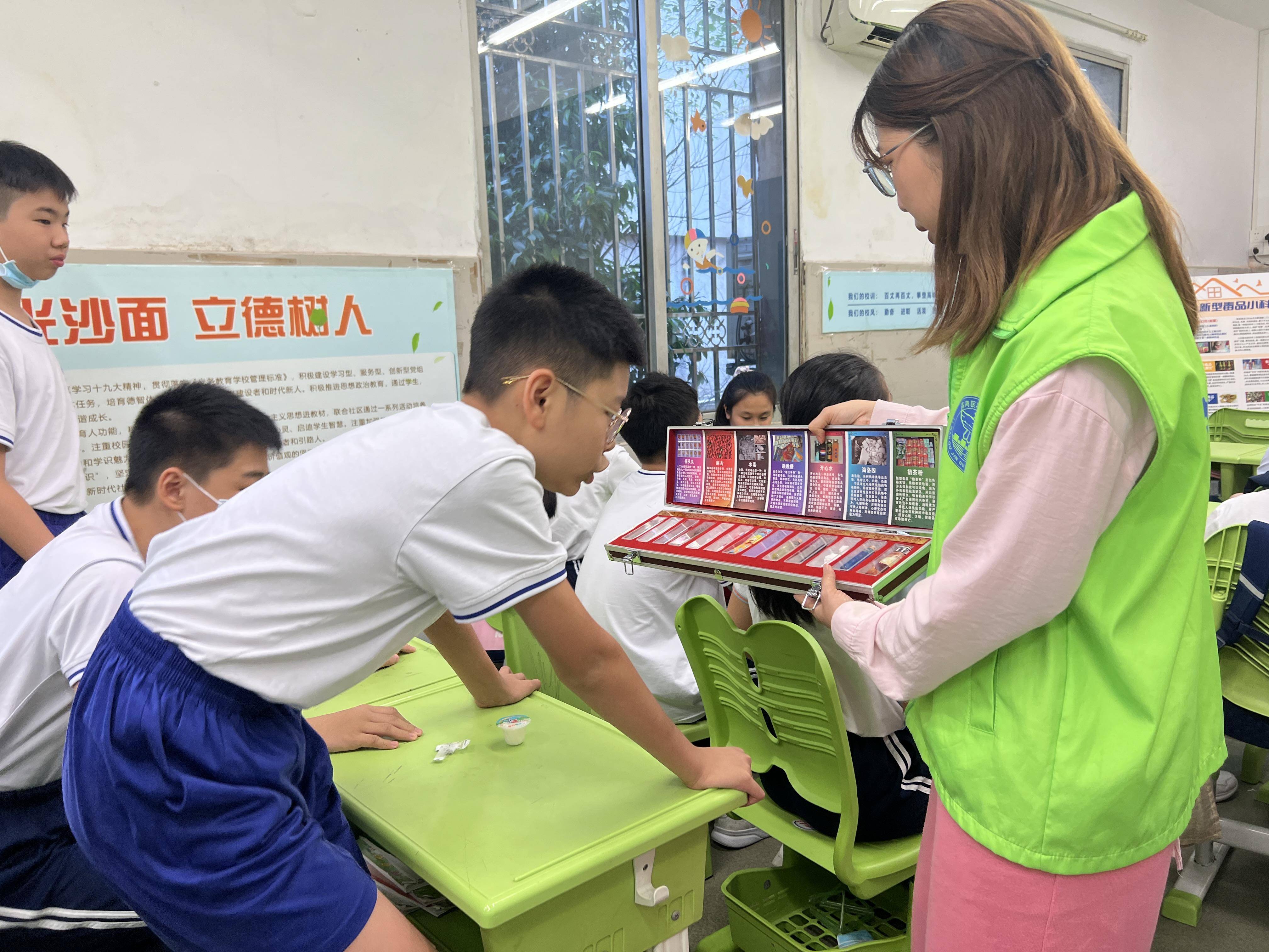 禁毒宣传进校园,广州荔湾区沙面小学学生争当禁毒小卫士_活动_毒品