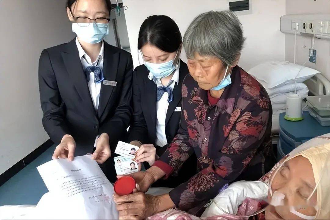 老人不幸去世,银行存款该怎么取?