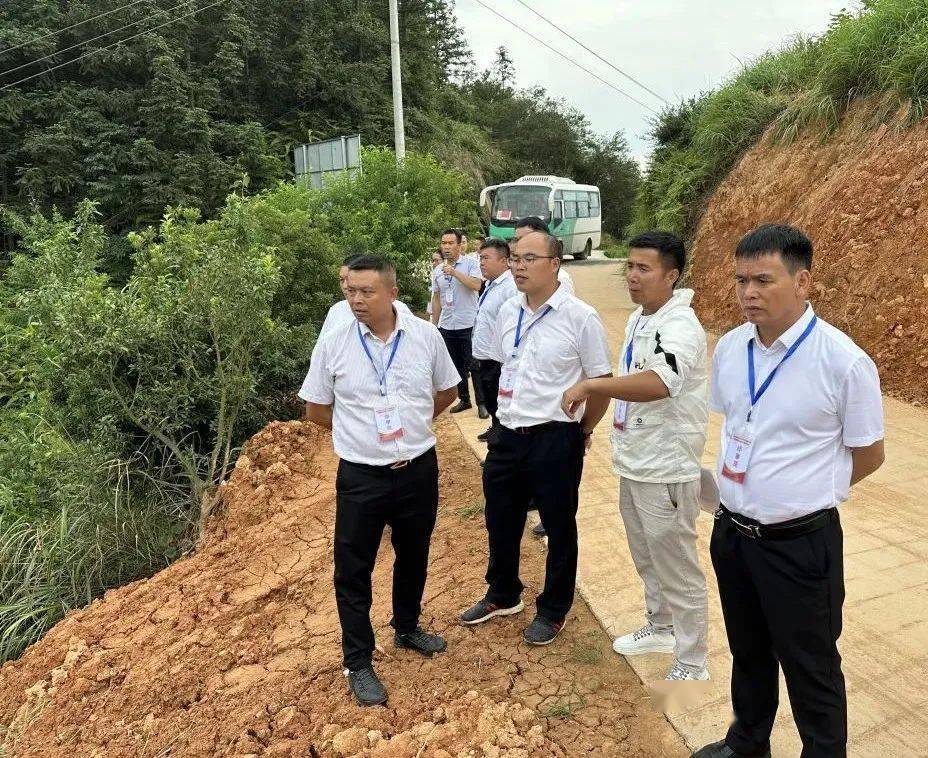 天柱县远口镇:"现场观摩"找差距 "擂台比武"促振兴