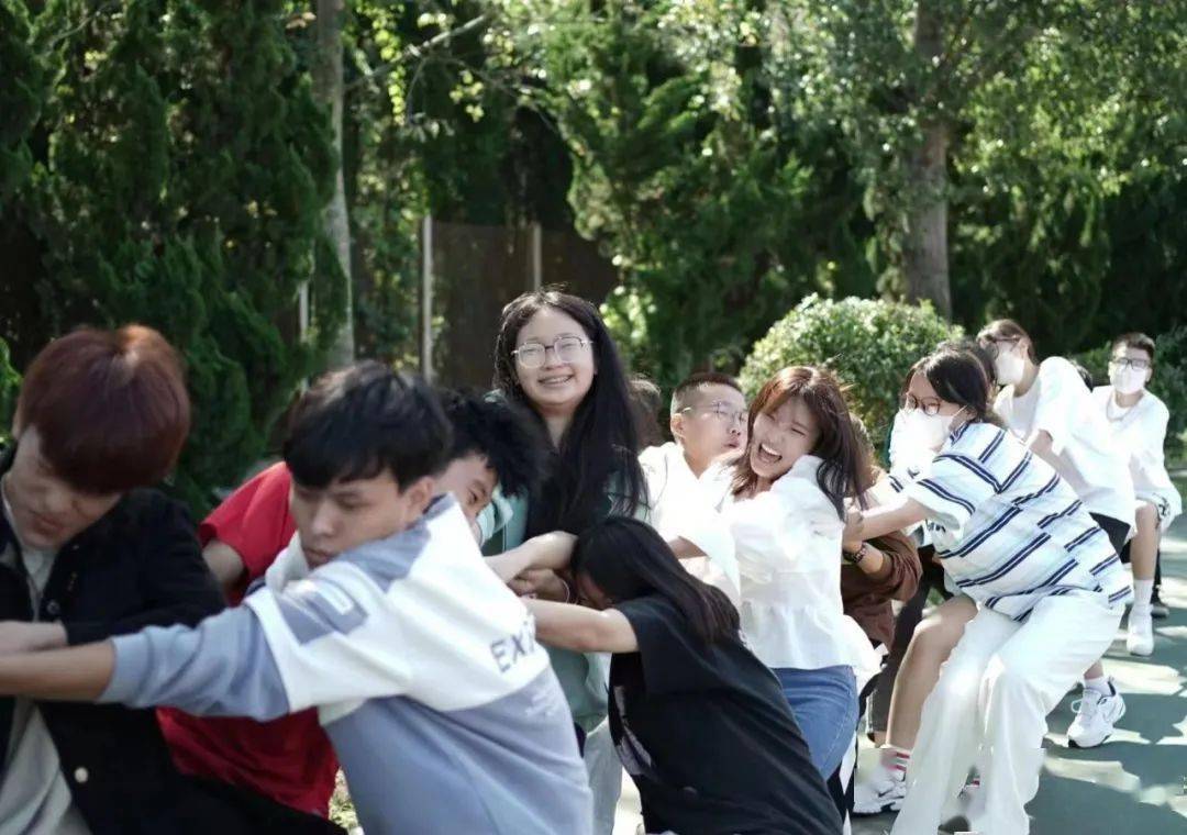 曾经住过的寝室再去看一眼最美的夕阳再去看一次迷人的星空彼时曾相与