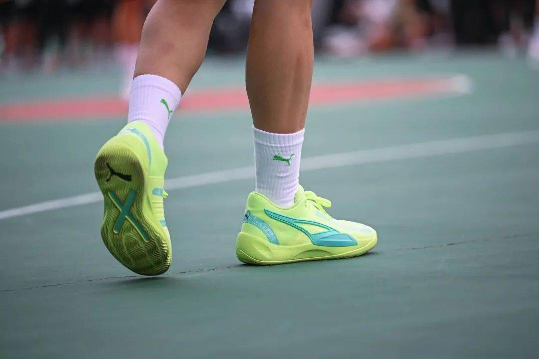 专访赵继伟!突袭复旦校园后,来听听fmvp的球鞋故事_比赛_篮球_球场