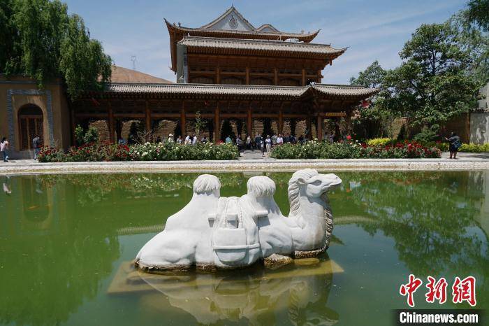 十四国记者走进青海循化了解撒拉族文化_骆驼泉_铭言_外国