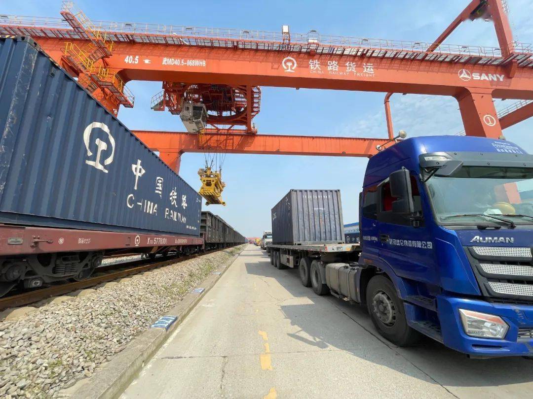 "公转铁""水转铁",粮食运输有保障_作业_该公司_装卸货物