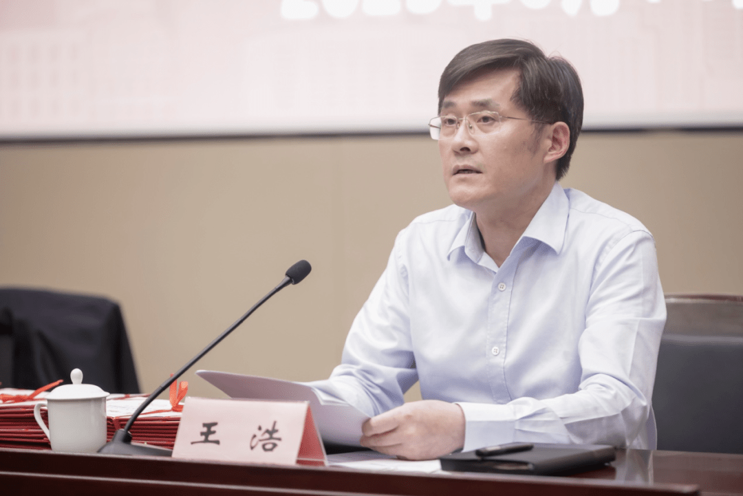 市教委副主任王浩主持结业式市教委副主任杨振峰作专题报告杨振峰就"