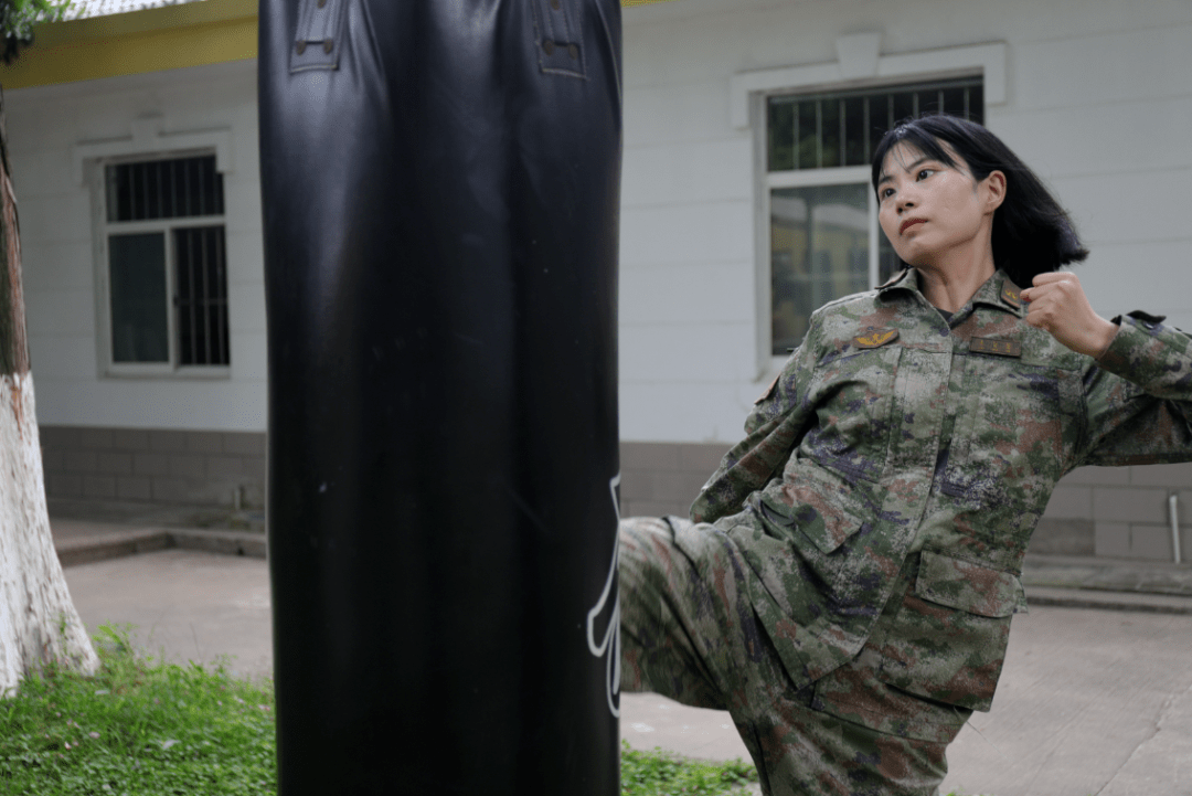 体能"特三"的话务女兵!_工作_专业_运动会