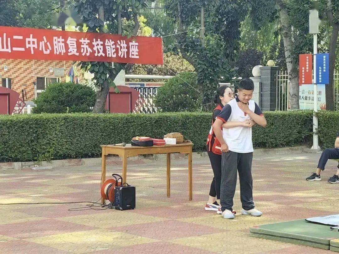 生命至上,爱"救"在身边——牛山二中开展红十字知识进校园活动丨校园