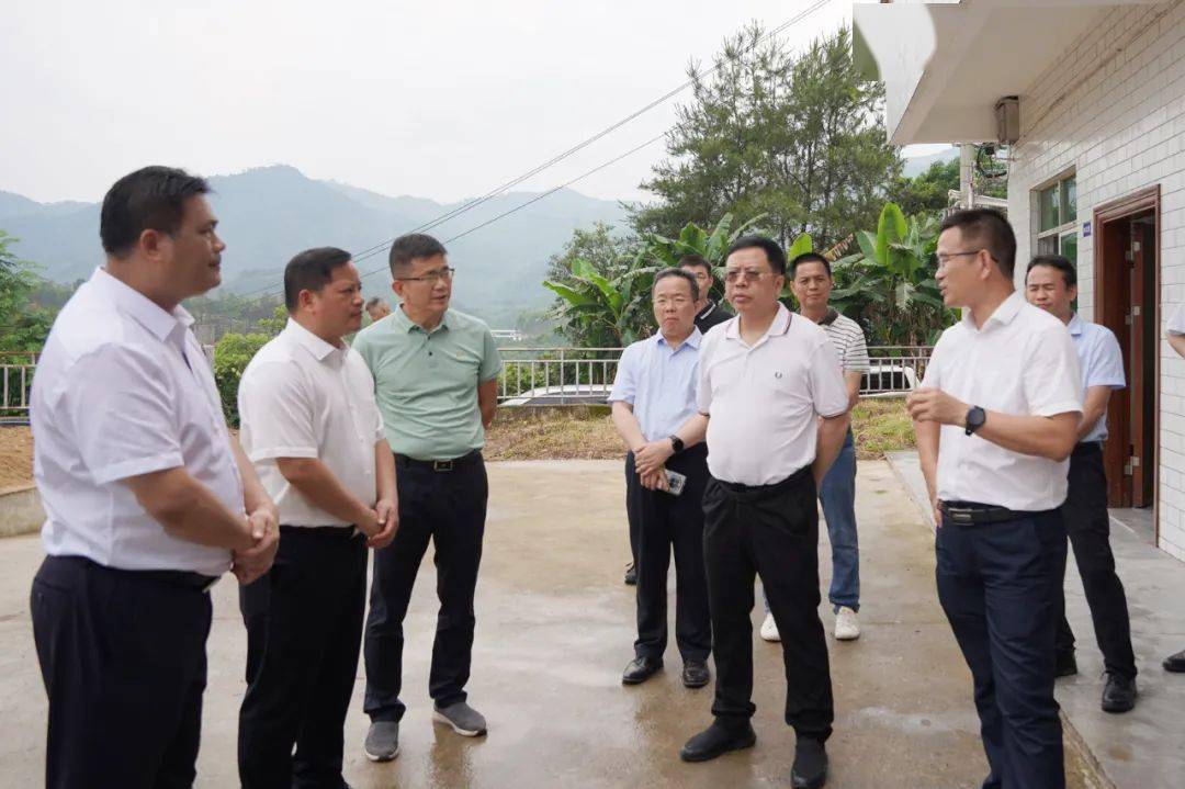 6月14日,省人大法制委主任委员王波带领调研组莅临怀集,就《广东省