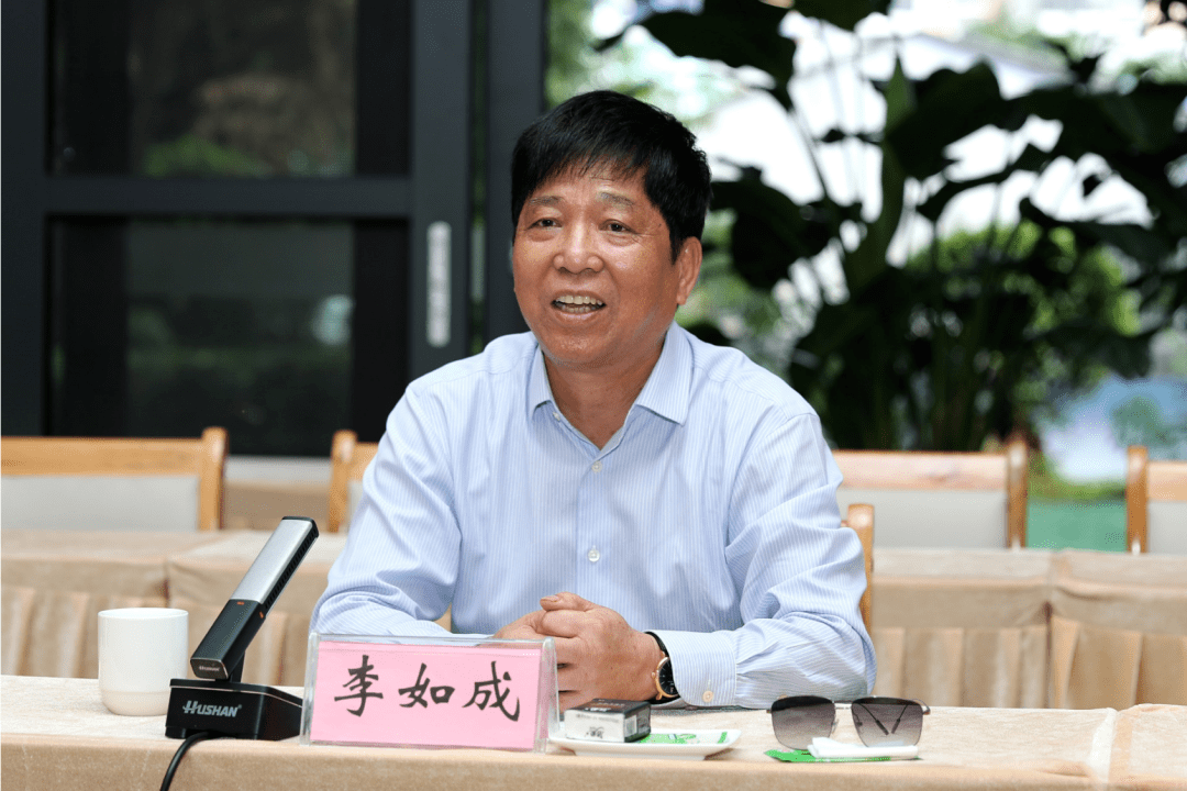 李如成,周巨乐表示,德宏区位独特,交通便利,政策叠加,宜居宜业,是承接