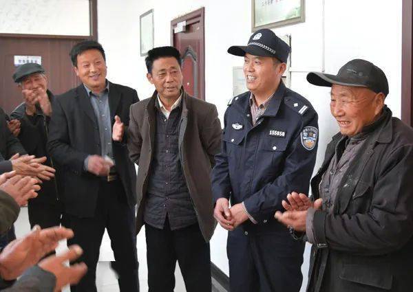 齐鲁最美警察候选人王汝平事迹展播:"驼背神探"的无悔奉献_禁毒_巨野