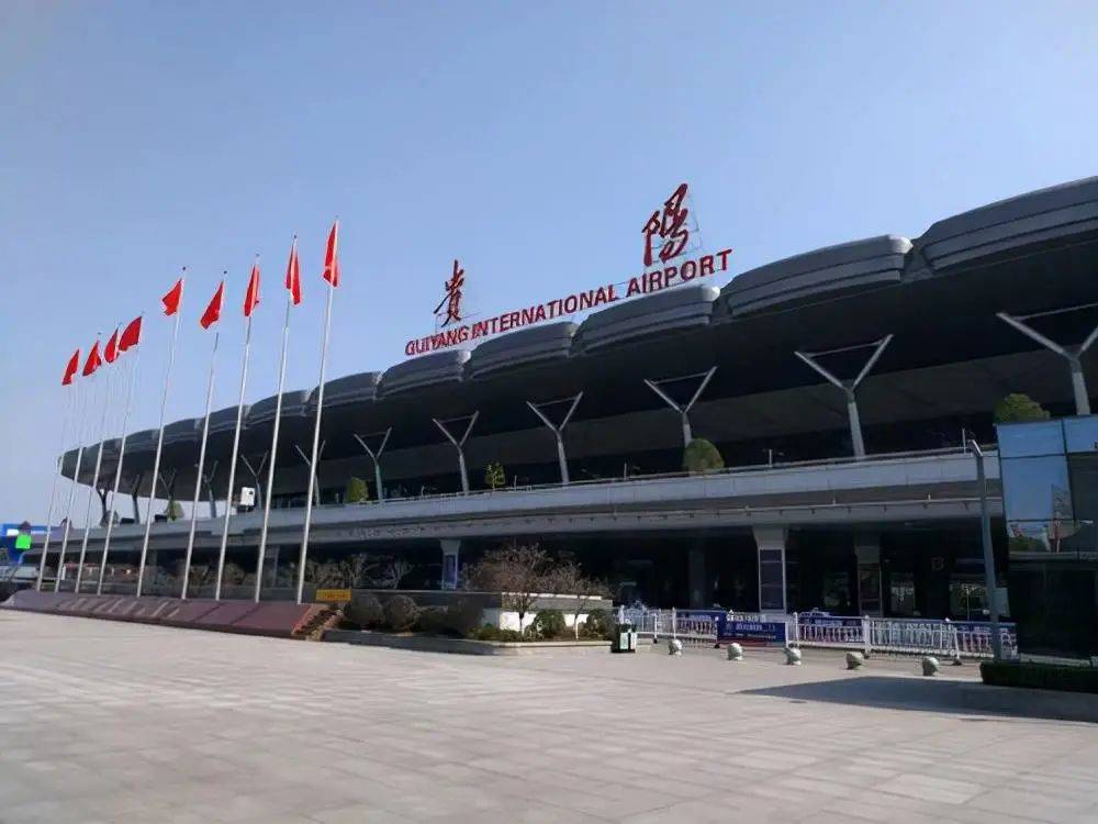 龙洞堡国际机场2022年开通的贵阳市域环城快铁设贵安新区站让我和贵阳