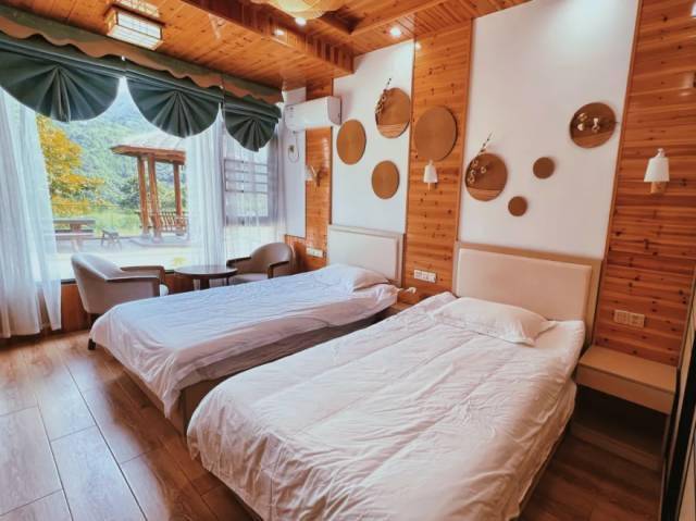 永泰县梧桐镇白杜村31-1号青藤苑民宿"青藤苑"客栈位于嵩口古建筑群内