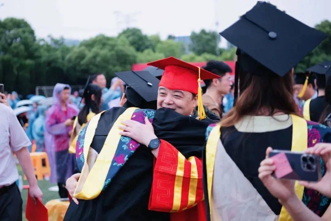 超越"内卷"奔未来——校长徐江荣在中国计量大学2023届毕业生毕业典礼