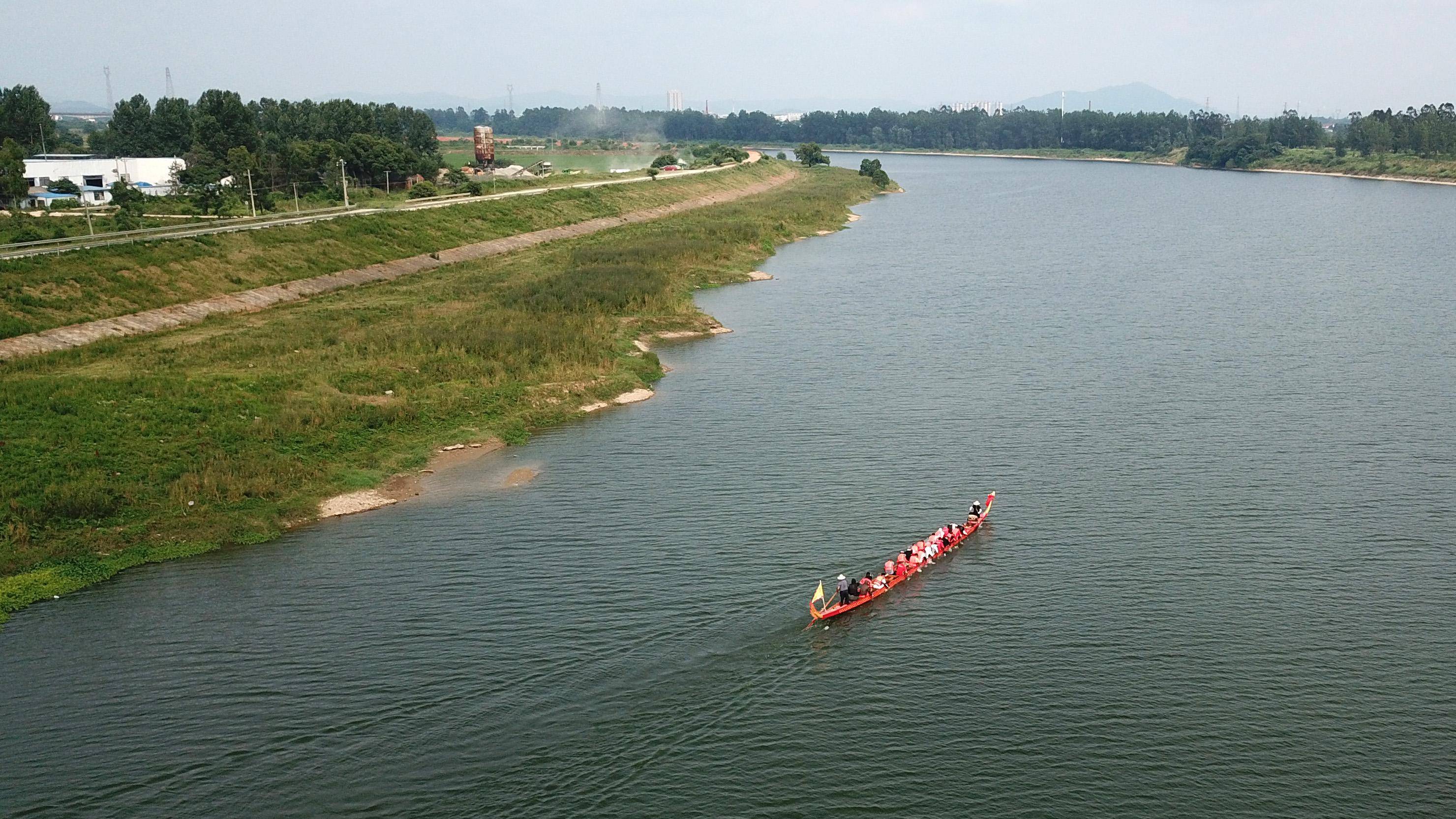 (体育·图文互动)汨罗江畔,听这支乡村龙舟队的端午故事_新华社_东村