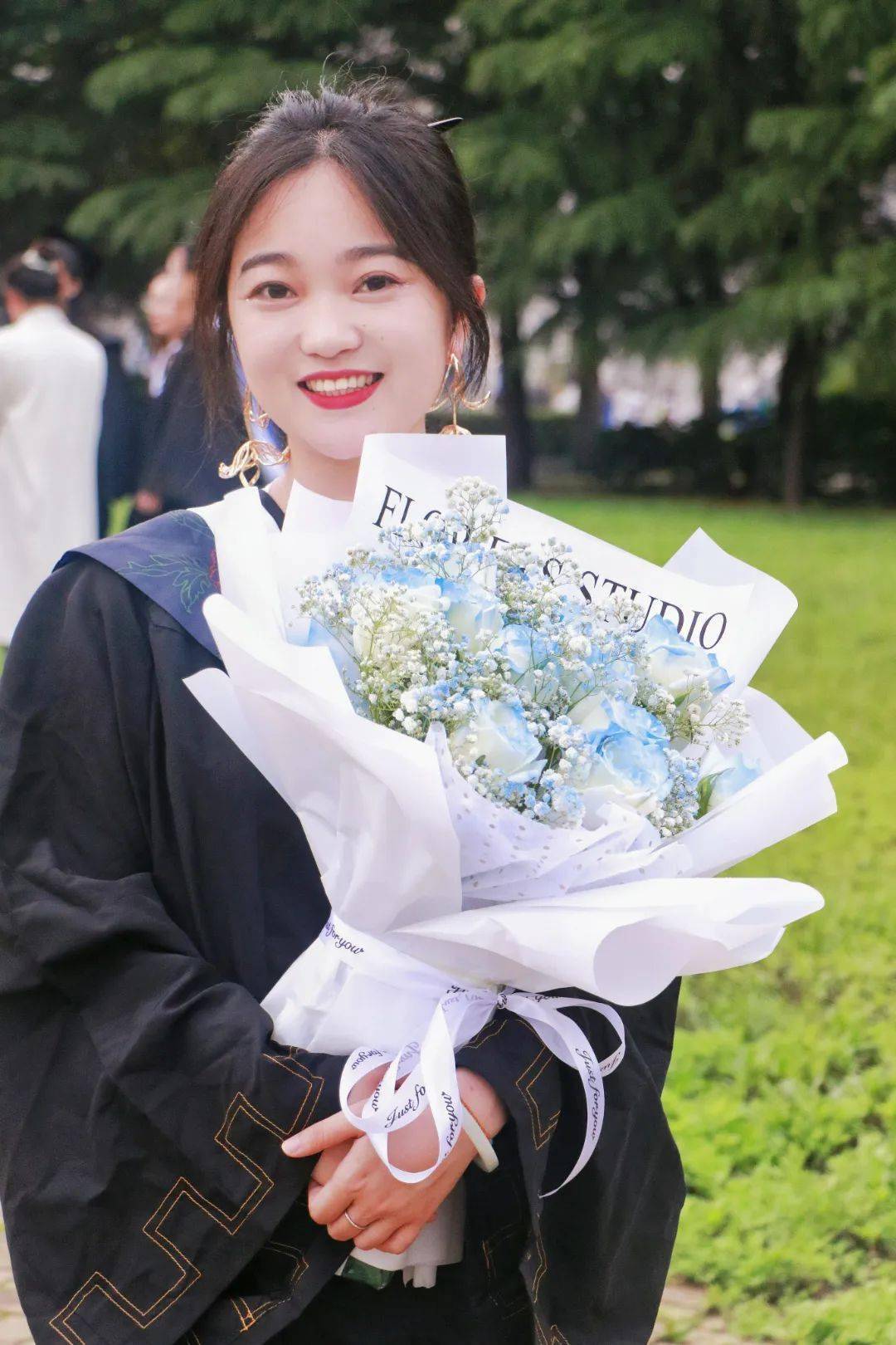 毕业生 比了个耶,就毕了个业_智璐璐_营销_机电