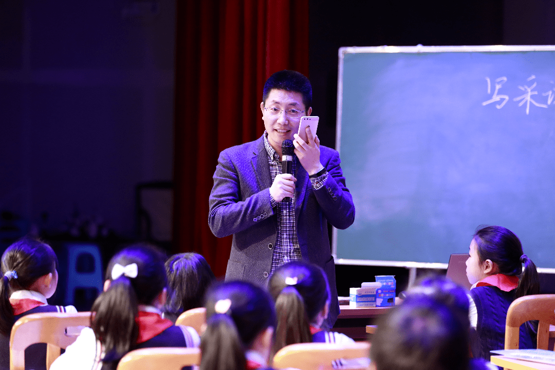 两江校长专访 | 重光小学李斌:为孩子擎一束光 让每个生命向光生长