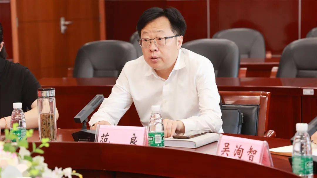 范良书记在讲话中指出,这次班子调整是贯彻落实中小学校党组织领导的