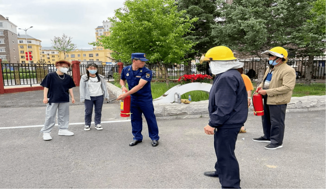 园林绿化服务中心：开展“安全生产月”消防应急演练活动火狐电竞(图1)