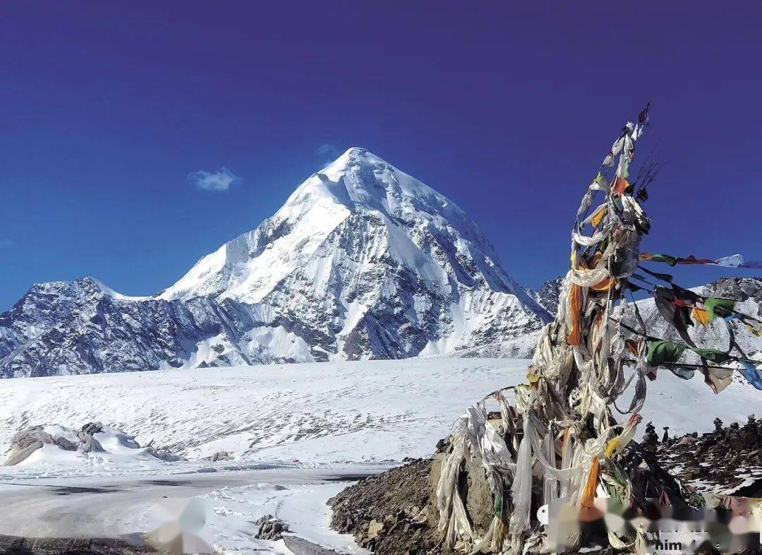念青唐古拉山脉西部海拔7,048米的穷母岗日峰我依然非常懊悔自己没有