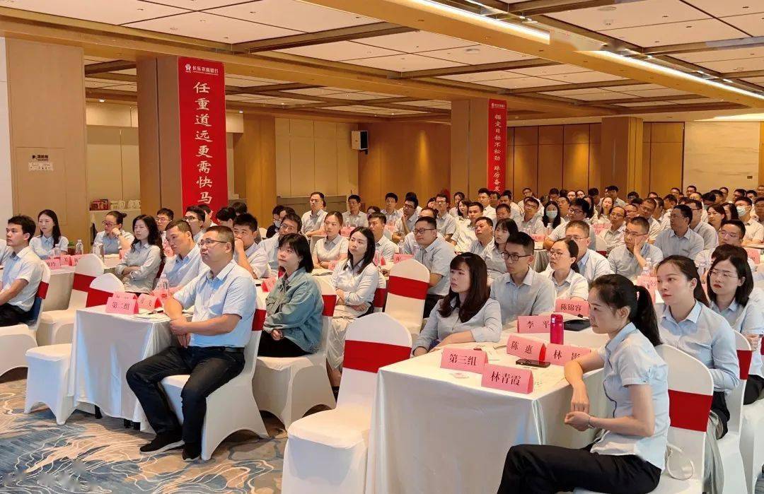 陈向晖副行长做开班动员讲话周立丽老师精彩授课培训现场,我行特邀的