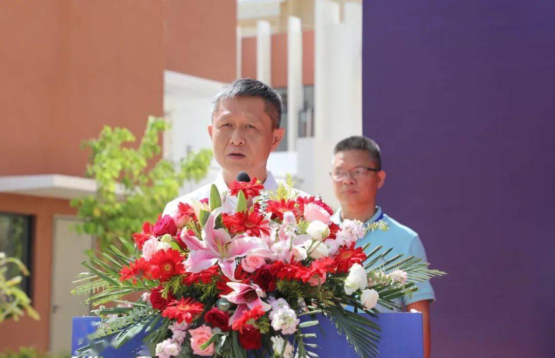 三亚市育苗学校正式开学市委常委,政法委书记王东,市政府副市长何世刚