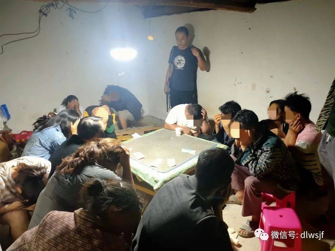 大理巍山赌博人物图片